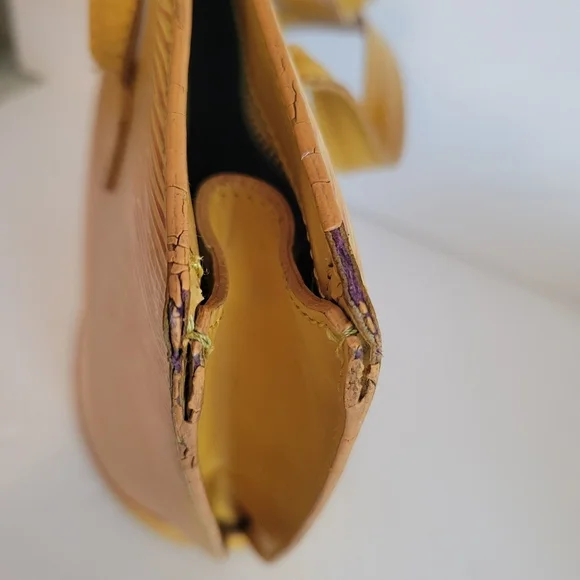 LV Yellow Epi Leather Zip Tote - Picture 13 of 14